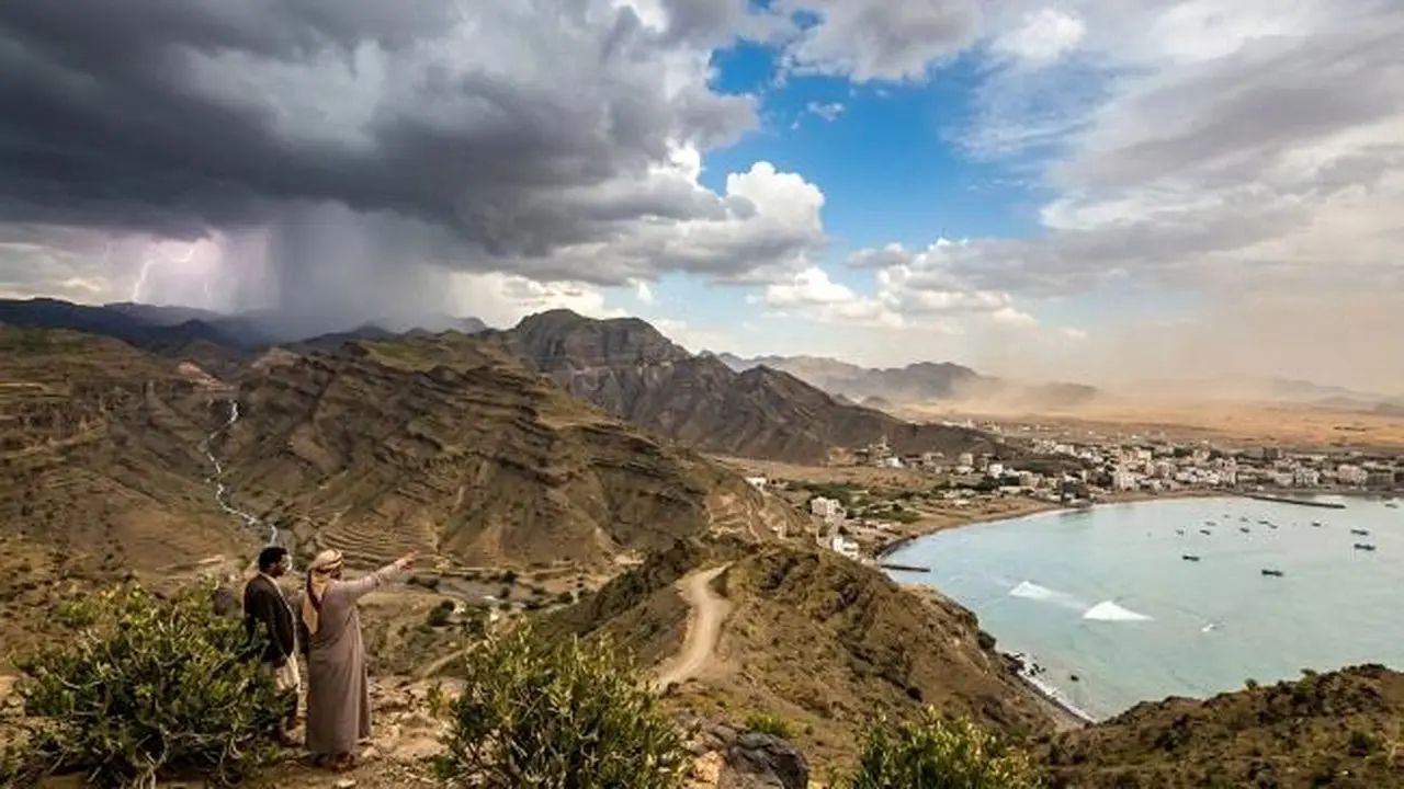 توقعات الطقس نهاراً وليلاً في السواحل والصحاري والمرتفعات الجبلية باليمن